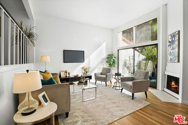 22257 Erwin Street photo 2