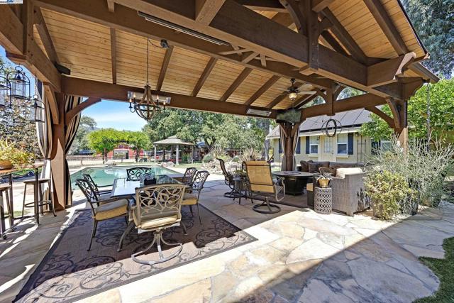 6745 Alisal St, Pleasanton CA: https://media.crmls.org/mediaz/90d43e89-b351-4444-9f3b-bb233069c15f.jpg