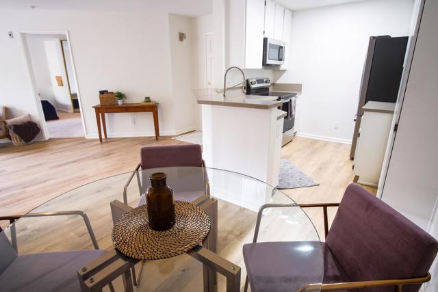 Detail Gallery Image 4 of 26 For 7067 Camino Revueltos #310,  San Diego,  CA 92111 - 2 Beds | 2 Baths