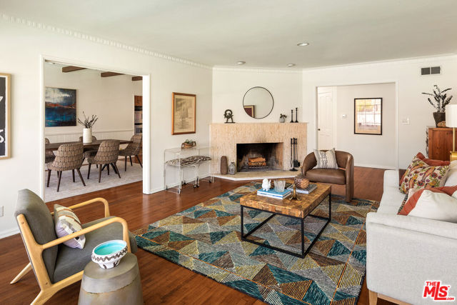 6020 S Corning Avenue, Los Angeles CA: https://media.crmls.org/mediaz/90d49bc7-0ef3-421b-99e9-8c482b0284c9.jpg