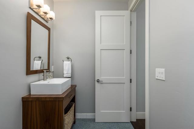 6411 Dowling Dr, La Jolla CA: https://media.crmls.org/mediaz/90d4b792-b2c8-4025-913a-b46f90cf4a35.jpg