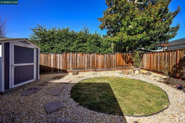 940 Lexington Pl, San Ramon CA: https://media.crmls.org/mediaz/90d4d21e-02c3-4ad7-82e2-25d6376ec2b9.jpg