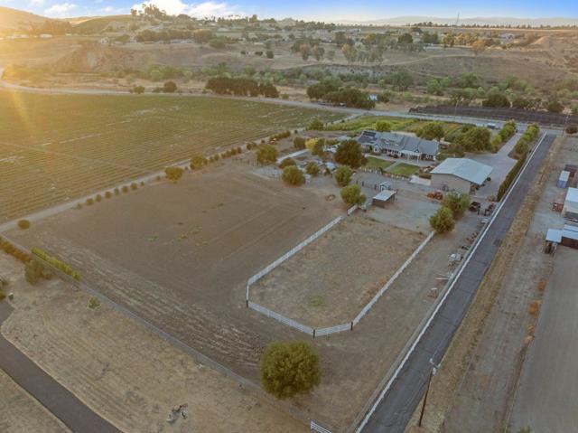 6840 Southside Road, Hollister CA: https://media.crmls.org/mediaz/90d50a6c-41b4-480d-8215-740d12fa9d6a.jpg