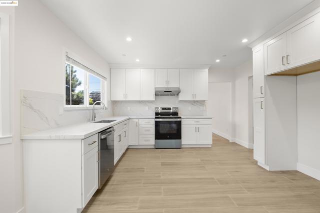 1437 Portland Ave, Albany CA: https://media.crmls.org/mediaz/90d53c68-589b-40d0-bc27-ea4656a01112.jpg