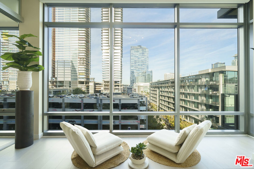 1100 S Hope Street #716