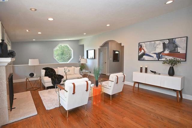 38 Saint Stephens Dr., Orinda CA: https://media.crmls.org/mediaz/90d5e139-1ce7-47b6-bd60-cbe0ddd7f899.jpg