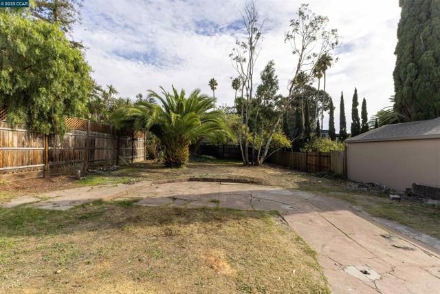 3500 66th Ave, Oakland CA: https://media.crmls.org/mediaz/90d5e7f3-a5c4-4aed-8947-1ead046be988.jpg