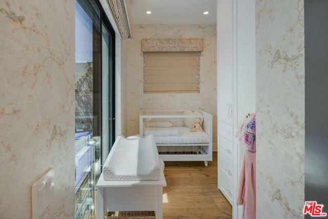521 N Formosa Avenue, Los Angeles CA: https://media.crmls.org/mediaz/90d610f6-91fe-417e-a60b-937de2dff59c.jpg