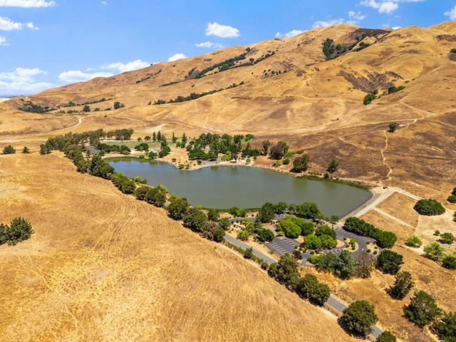 1584 Sonoma Drive, Milpitas CA: https://media.crmls.org/mediaz/90d67aed-9aa8-4dfe-963e-2a4655d42ba4.jpg
