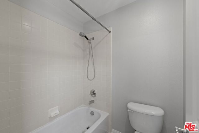 19723 Ellis Henry Court, Santa Clarita CA: https://media.crmls.org/mediaz/90d7df72-1c29-4741-b5cb-54fb99460dcc.jpg