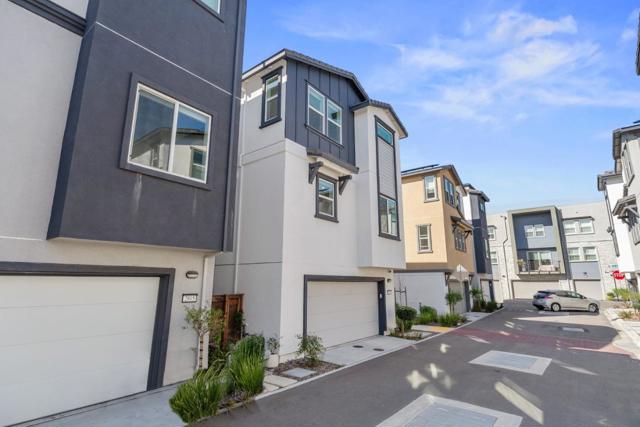 2815 Crusader, Alameda CA: https://media.crmls.org/mediaz/90d808d0-54da-425e-b36c-02202b5284c3.jpg