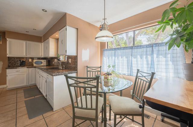 18105 Wylie Hill Lane, Prunedale CA: https://media.crmls.org/mediaz/90d8cb16-607b-47e7-88e3-093ddb1b9ddd.jpg