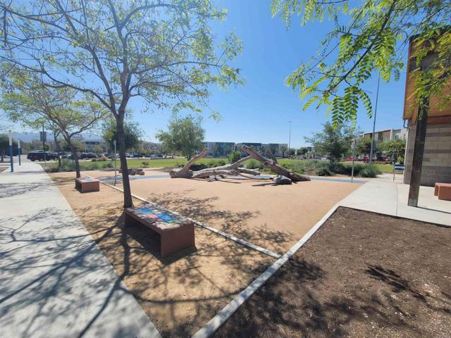 Detail Gallery Image 51 of 61 For 2072 Tango Loop #2,  Chula Vista,  CA 91915 - 4 Beds | 3 Baths
