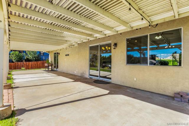 16579 Daza Dr, Ramona CA: https://media.crmls.org/mediaz/90d94690-ef67-49e2-8d9b-e5448b534219.jpg