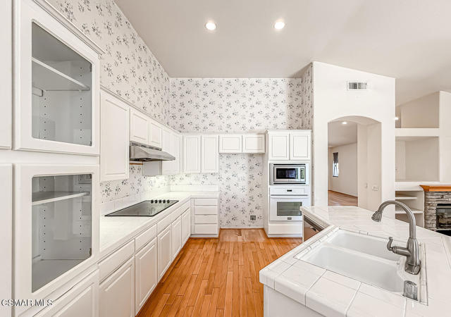 cFamily and Kitchen6