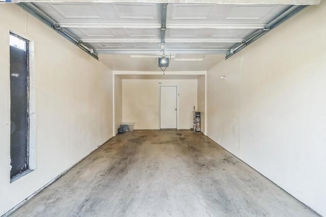 7166 N Fruit Ave, Fresno CA: https://media.crmls.org/mediaz/90d9a0bb-3f13-4c85-97e4-9c5507bb9e0e.jpg