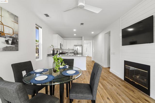 1040 Bismarck Terr, Brentwood CA: https://media.crmls.org/mediaz/90d9c5b1-6fe8-4d81-aba3-7ddaf5510e69.jpg