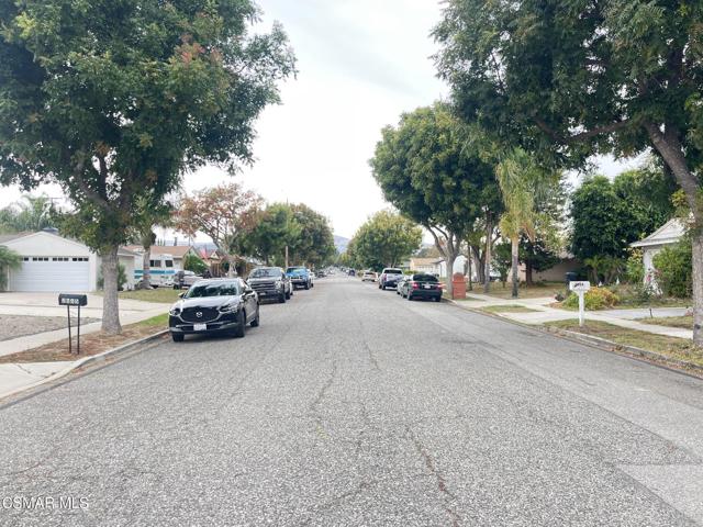 2057 Magnolia Street, Simi Valley CA: https://media.crmls.org/mediaz/90d9e613-4c2b-41b5-9b5b-9ed4d829e898.jpg