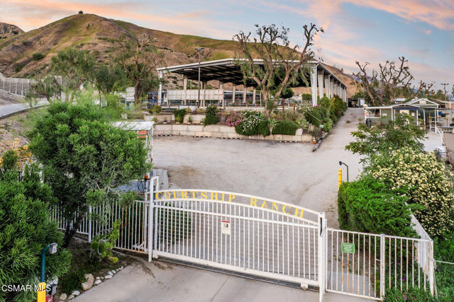 11270 Dominica Avenue, Lakeview Terrace CA: https://media.crmls.org/mediaz/90da46b7-07d1-4552-b3b6-25b5082f9735.jpg