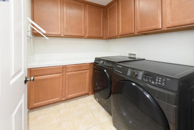 660 Mazzolo Dr, Lincoln CA: https://media.crmls.org/mediaz/90daa0dc-418f-4ad9-85bb-da45f91b191c.jpg