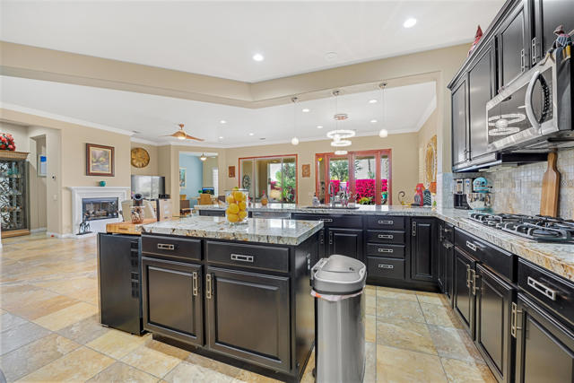 40973 Corte La Fonda, Indio CA: https://media.crmls.org/mediaz/90db499f-2302-4a87-9d29-70d834932cb2.jpg