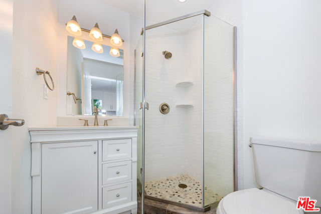 4503 Vesper, Sherman Oaks CA: https://media.crmls.org/mediaz/90db9a6e-a246-44b7-a2f4-10f3ad8fffc9.jpg