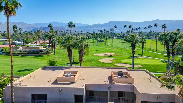 73879 Club Circle Dr, Palm Desert CA: https://media.crmls.org/mediaz/90dbb408-bd73-4639-a581-d6a4c9f6d4b9.jpg