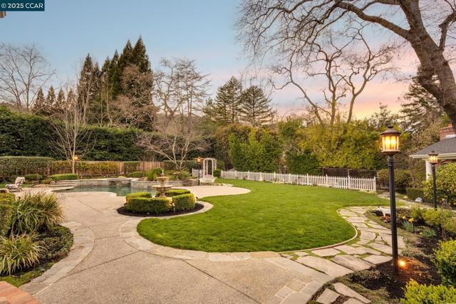 45 Lark Pl, Alamo CA: https://media.crmls.org/mediaz/90dc8bf8-685e-4331-b1a0-1702a7f05418.jpg