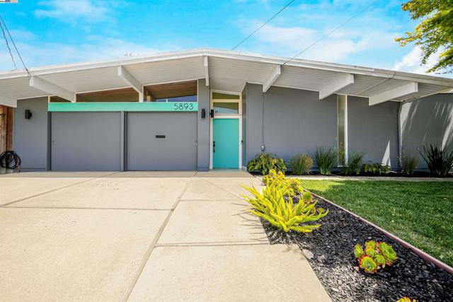 5893 Highwood Rd, Castro Valley CA: https://media.crmls.org/mediaz/90dca48a-bfd7-4e14-b28a-bec682f29fcc.jpg