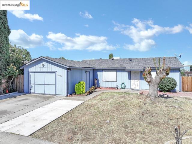 16059 Bizzibe St, Lathrop CA: https://media.crmls.org/mediaz/90dcbed2-acd4-478f-885a-7e73ea36b552.jpg