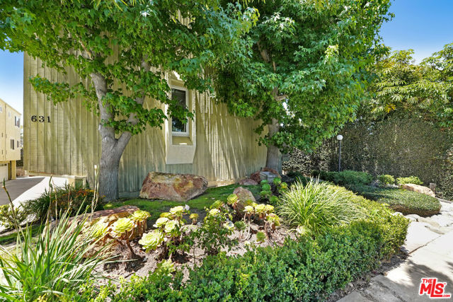 631 Strand Street, Santa Monica CA: https://media.crmls.org/mediaz/90dcbf14-d04e-4a4c-b04d-a47cb6828a07.jpg