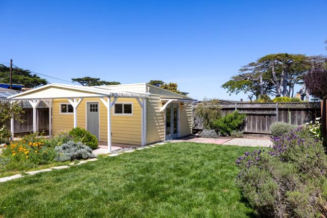 1022 Del Monte Boulevard, Pacific Grove CA: https://media.crmls.org/mediaz/90dd05e3-bba0-495f-ac84-4e10caf36385.jpg