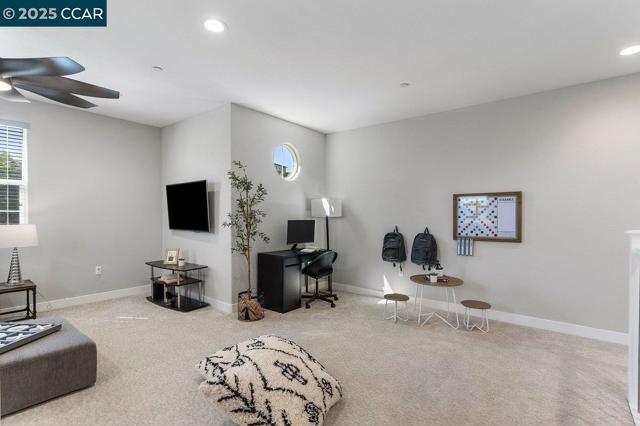 17691 Whisper Ln, Castro Valley CA: https://media.crmls.org/mediaz/90dd1529-0a55-4683-95a4-704ee988af39.jpg