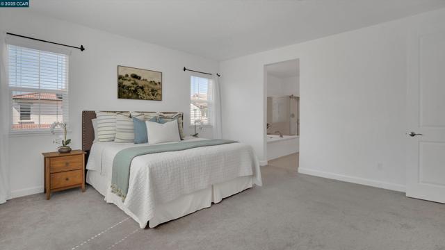 719 Jennifer St, Brentwood CA: https://media.crmls.org/mediaz/90dd897a-e3a5-4cea-b3cb-0ec20ca9e0dc.jpg