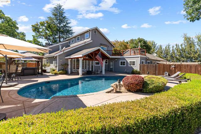 1600 Eden Plains Rd, Brentwood CA: https://media.crmls.org/mediaz/90dd94ff-f589-478c-b10c-3f76d8372cc2.jpg