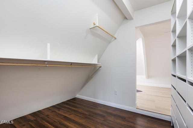 1807 New York Drive, Altadena CA: https://media.crmls.org/mediaz/90ddac95-6528-4943-8f9e-0c919679949f.jpg