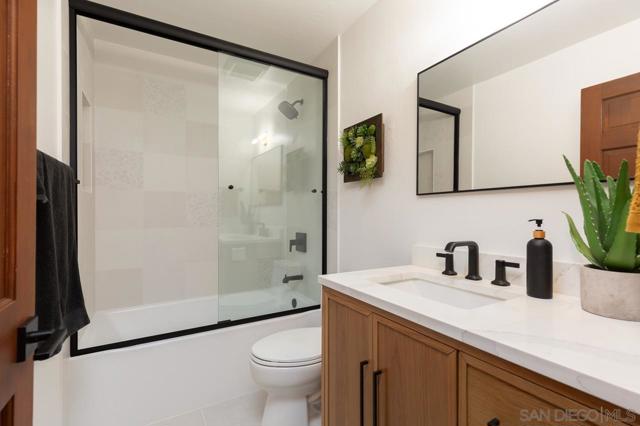 8666 Villa La Jolla Dr, La Jolla CA: https://media.crmls.org/mediaz/90ddbafb-a5b5-4134-8d3e-823197c5d351.jpg