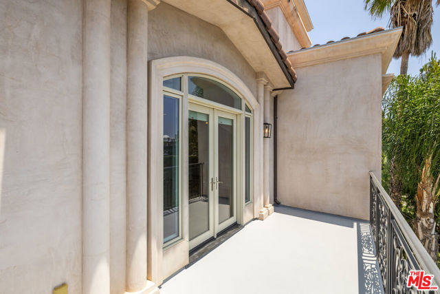 8833 Cynthia Street, West Hollywood CA: https://media.crmls.org/mediaz/90de0a93-6b95-4b5d-bab8-52b002295ea6.jpg