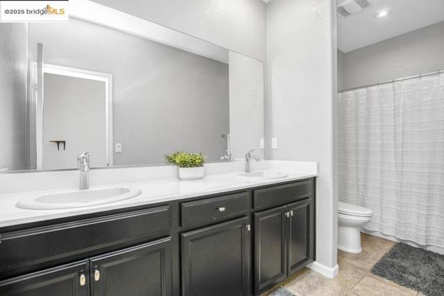 497 Tintori Ct, Brentwood CA: https://media.crmls.org/mediaz/90de2904-ec83-4908-b537-416f3ece8db9.jpg