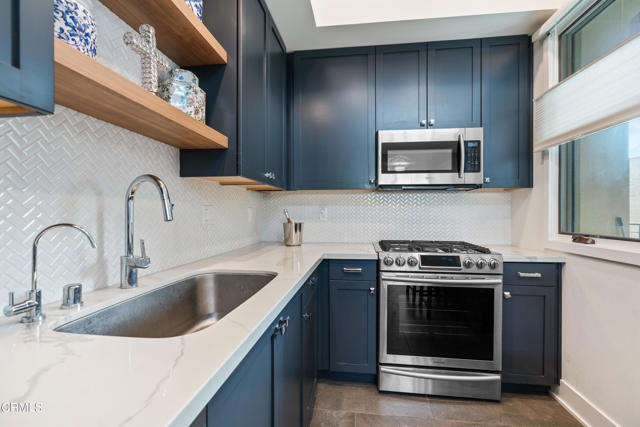 Detail Gallery Image 5 of 12 For 125 Hurlbut St #210,  Pasadena,  CA 91105 - 2 Beds | 1 Baths