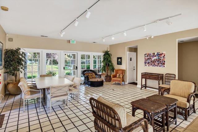 1190 Maria Privada, Mountain View CA: https://media.crmls.org/mediaz/90deb423-732b-4f75-a7a6-751cc964a958.jpg