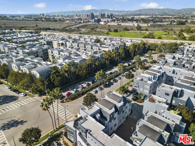 5350 Playa Vista Drive, Playa Vista CA: https://media.crmls.org/mediaz/90df5bbc-cd1e-498a-b849-1f3eb12a6155.jpg