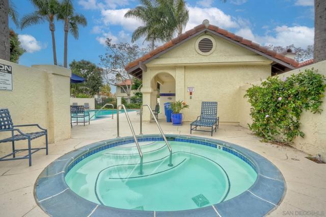 4195 Porte De Merano, San Diego CA: https://media.crmls.org/mediaz/90dff586-78de-480e-94c4-e74b8d94a361.jpg