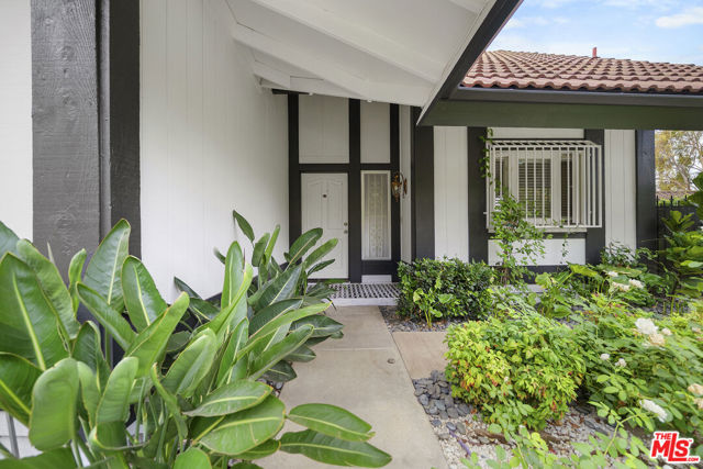 960 Calle Frondosa, San Dimas CA: https://media.crmls.org/mediaz/90dffad2-125f-4127-aed9-1bc961366c65.jpg