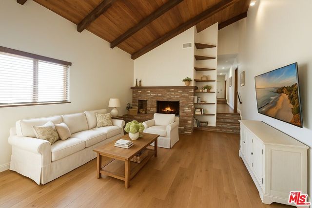 532 N San Marino Avenue, San Gabriel CA: https://media.crmls.org/mediaz/90e04995-2e70-44ad-8387-a441fd68d651.jpg