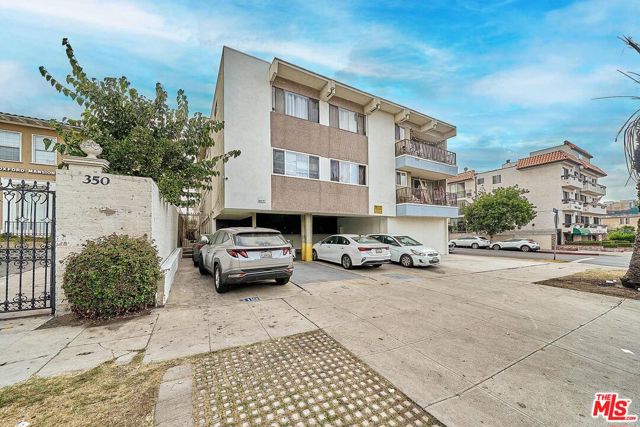4171 W 4th Street, Los Angeles CA: https://media.crmls.org/mediaz/90e0e685-a51d-45ef-a2d3-1ba2392fb62c.jpg