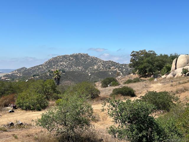 15950 Green Valley Heights Road, Ramona CA: https://media.crmls.org/mediaz/90e12fbe-16e9-4fab-8c52-a34c3f7905cb.jpg