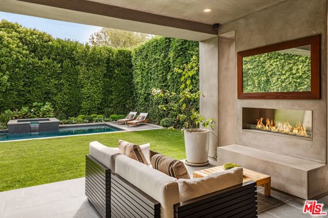 116 S Carmelina Avenue, Los Angeles CA: https://media.crmls.org/mediaz/90e1356e-9b9c-419a-841d-829bc6677227.jpg
