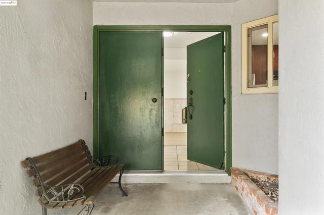 2847 Shane Dr, Richmond CA: https://media.crmls.org/mediaz/90e20646-b5b1-4fbd-91f8-ebef0e4d11f6.jpg