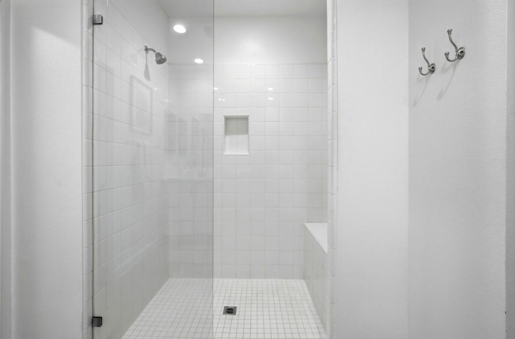 https://media.crmls.org/mediaz/90e20c80-706d-43c0-9826-61e03440d86d.jpg?preset=X-Large